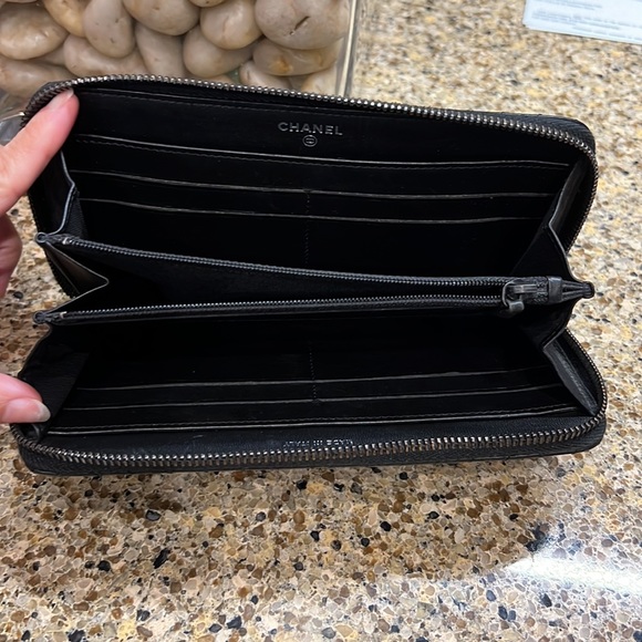 Chanel Wallet - Picture 4 of 17